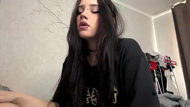 LouisePavlides online show from May 15, 2026, 12:47 pm