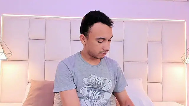 AndresSolorzano1 online show from May 2, 2026, 11:26 am