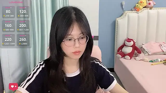 Snapshot of Luna-666 chatting on July 15, 2026, 1:18 pm Luna-666 online show from July 15, 2026, 1:18 pm