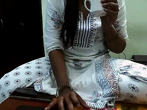 Snapshot of rehana_love chatting on May 5, 2026, 6:38 am rehana love online show from May 5, 2026, 6:38 am