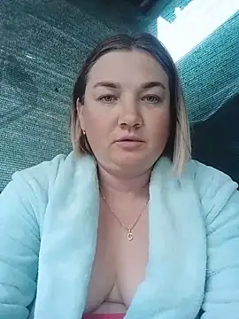 MiyaOlliver online show from June 3, 2026, 5:39 pm