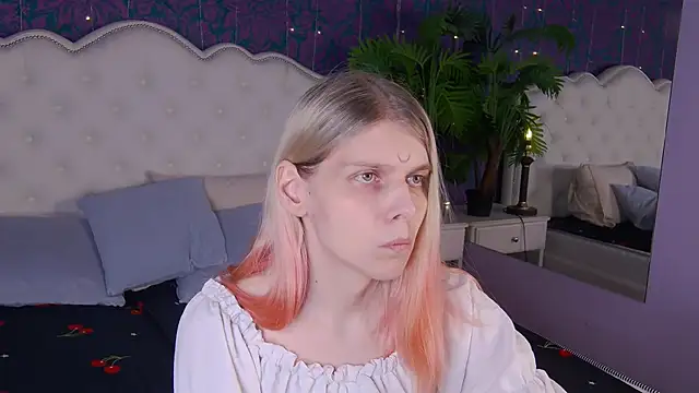 LunaEx  online show from May 3, 2026, 8:56 pm