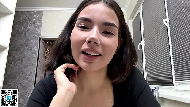 Snapshot of MarylnMonnier chatting on June 3, 2026, 7:18 pm MarylnMonnier online show from June 3, 2026, 7:18 pm