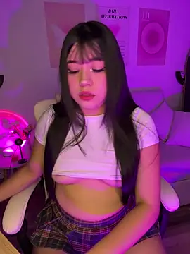 iEmily  online show from June 18, 2026, 9:42 pm