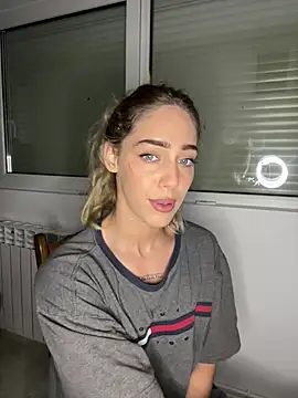 ZenyShy online show from June 9, 2026, 10:11 pm
