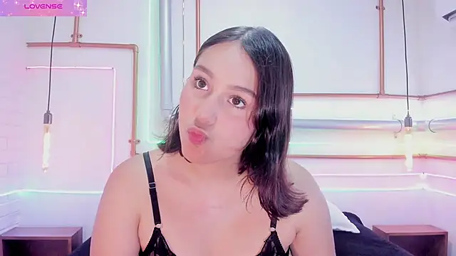 AmelieCooper online show from May 18, 2026, 3:50 pm