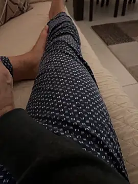 romanoxl69 online show from April 28, 2026, 8:13 pm