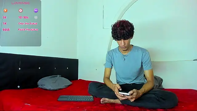liammendoza98 online show from May 19, 2026, 1:51 pm