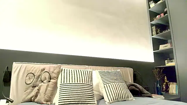 Snapshot of Peachy_ chatting on October 12, 2025, 7:10 am Peachy online show from October 12, 2025, 7:10 am