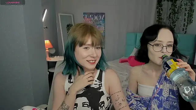 Lilac-Muse online show from May 13, 2026, 11:17 am