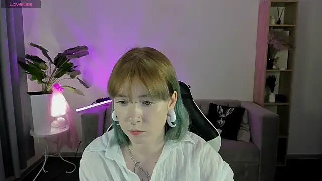 Elira Vane online show from June 2, 2026, 3:06 am