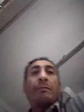 Snapshot of Alejandro83bsf chatting on May 17, 2026, 5:07 am Alejandro83bsf online show from May 17, 2026, 5:07 am