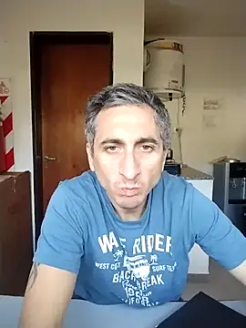 Snapshot of Alejandro83bsf chatting on May 31, 2026, 6:20 pm Alejandro83bsf online show from May 31, 2026, 6:20 pm