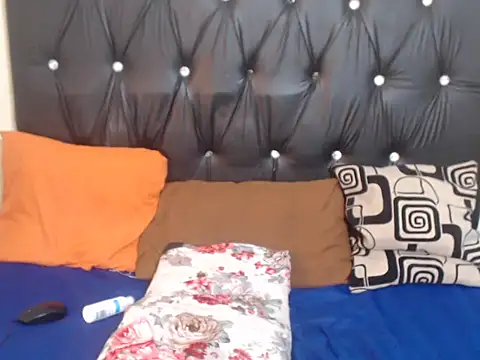 Snapshot of QueensBettyX96 chatting on May 6, 2026, 12:42 pm QueensBettyX96 online show from May 6, 2026, 12:42 pm