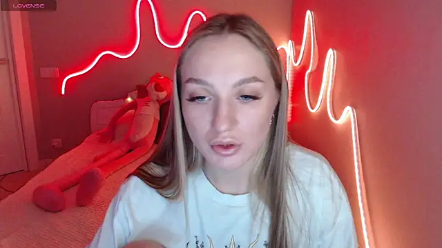 MirrraMisss online show from May 13, 2026, 7:32 pm