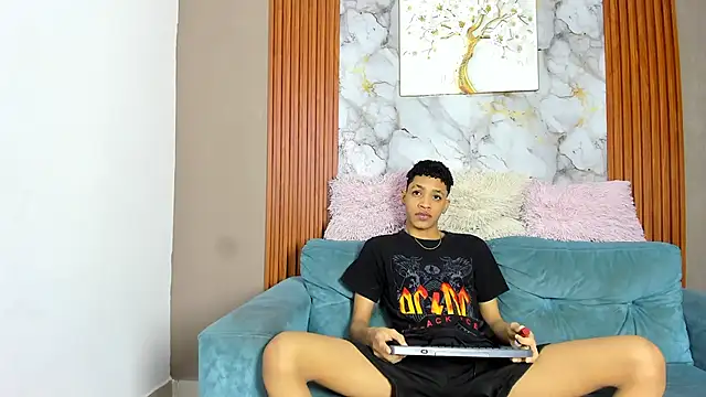 Snapshot of LOVE_GUYS1 chatting on May 18, 2026, 1:16 pm LOVE GUYS1 online show from May 18, 2026, 1:16 pm