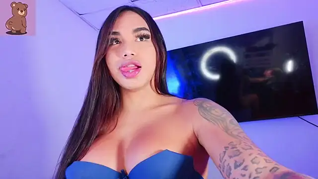 alejadolli online show from May 13, 2026, 7:54 pm
