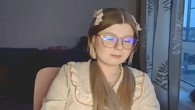 YukiBlush online show from May 8, 2026, 4:11 pm