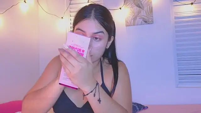 VictoriaaLopez online show from June 10, 2026, 4:13 am