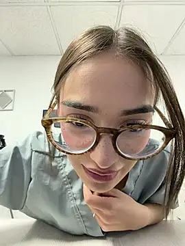 Snapshot of Sweet_Milaa1 chatting on July 1, 2026, 8:31 pm Sweet Milaa1 online show from July 1, 2026, 8:31 pm