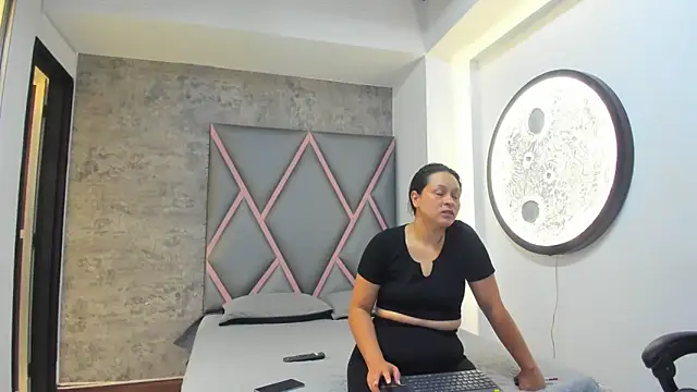 DeborayDark online show from May 8, 2026, 7:39 pm