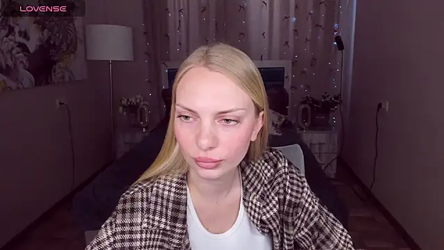 Snapshot of NancyGlamour chatting on May 16, 2026, 9:52 am NancyGlamour online show from May 16, 2026, 9:52 am