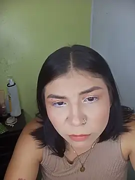 PequenaNena online show from May 18, 2026, 7:51 pm