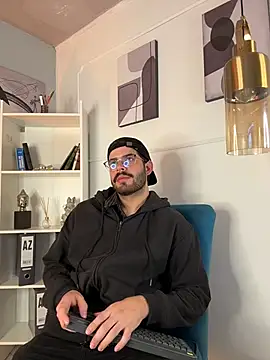 DomBoy  online show from June 30, 2026, 7:58 pm