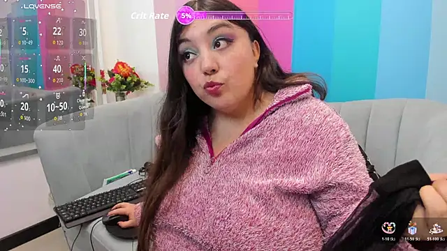 Snapshot of RoxanneDiaz chatting on June 10, 2026, 12:01 am RoxanneDiaz online show from June 10, 2026, 12:01 am