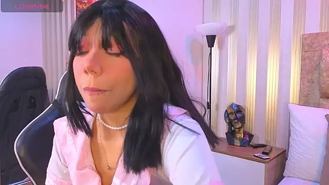 lilith pink   online show from May 14, 2026, 3:58 am