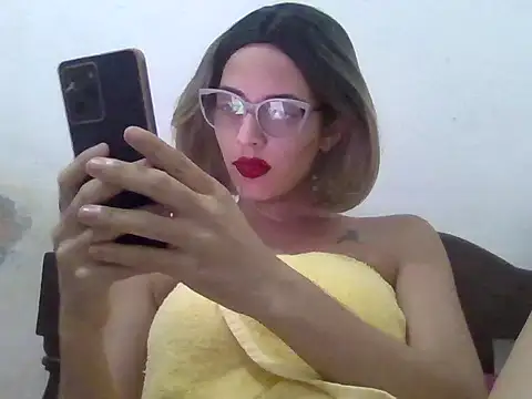Xoeni online show from May 9, 2026, 2:04 am