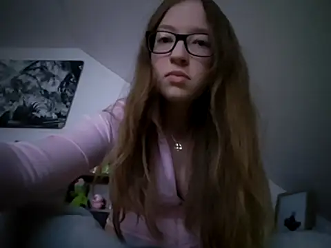 Freaky-Doll online show from May 3, 2026, 7:17 pm