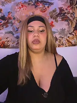 CurvyDusa online show from May 11, 2026, 7:00 pm