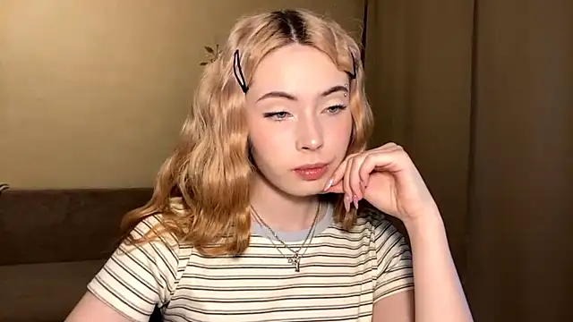 JacquiKelder online show from May 11, 2026, 1:23 pm