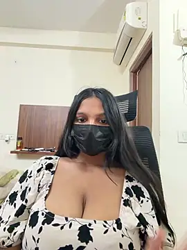 Snapshot of PIHU01990 chatting on May 3, 2026, 8:08 am PIHU01990 online show from May 3, 2026, 8:08 am