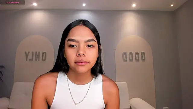 SaphiraJames online show from July 10, 2026, 2:11 am