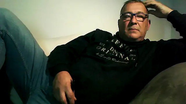 Soloyan online show from November 8, 2025, 6:33 pm