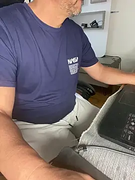 daddy3945 online show from May 13, 2026, 8:10 am