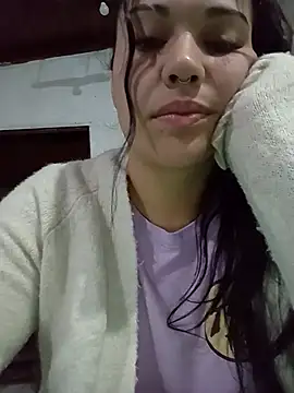 paula2422 online show from May 12, 2026, 9:59 am