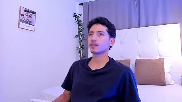 Snapshot of Alejo-and-Thiago chatting on July 8, 2026, 12:39 pm Alejo-and-Thiago online show from July 8, 2026, 12:39 pm
