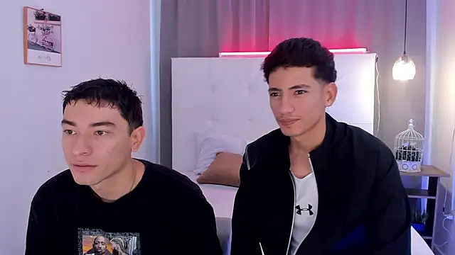Snapshot of Alejo-and-Thiago chatting on May 18, 2026, 1:16 pm Alejo-and-Thiago online show from May 18, 2026, 1:16 pm
