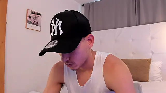 Snapshot of Alejo-and-Thiago chatting on June 26, 2026, 12:33 pm Alejo-and-Thiago online show from June 26, 2026, 12:33 pm