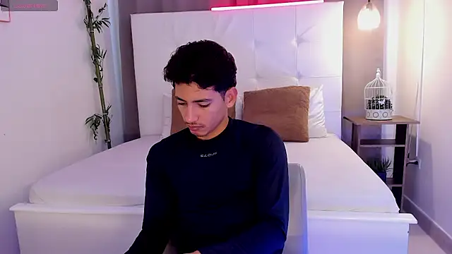 Snapshot of Alejo-and-Thiago chatting on July 29, 2026, 12:15 pm Alejo-and-Thiago online show from July 29, 2026, 12:15 pm