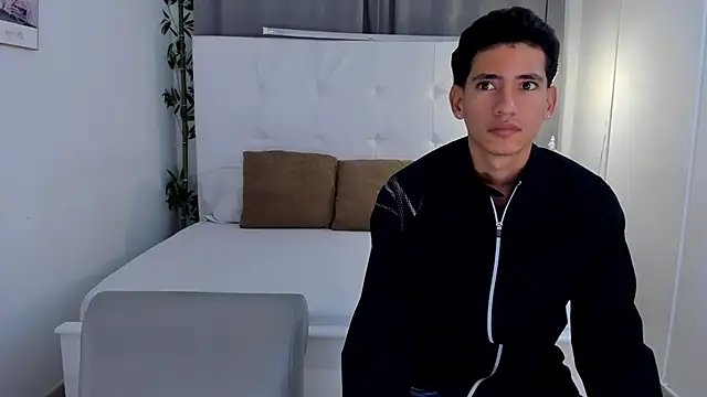 Snapshot of Alejo-and-Thiago chatting on June 9, 2026, 12:28 pm Alejo-and-Thiago online show from June 9, 2026, 12:28 pm