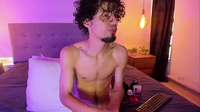 MichaelEvanss  online show from June 23, 2026, 12:47 pm