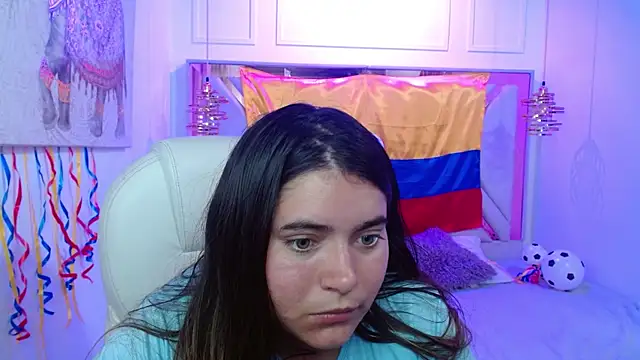 Snapshot of Laurha_ chatting on July 1, 2026, 7:36 pm Laurha online show from July 1, 2026, 7:36 pm