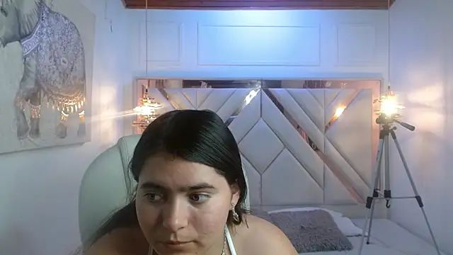 Snapshot of Laurha_ chatting on July 14, 2026, 7:31 pm Laurha online show from July 14, 2026, 7:31 pm