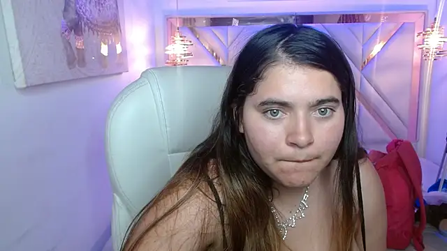Snapshot of Laurha_ chatting on July 11, 2026, 7:36 pm Laurha online show from July 11, 2026, 7:36 pm