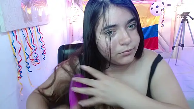 Snapshot of Laurha_ chatting on June 20, 2026, 7:41 pm Laurha online show from June 20, 2026, 7:41 pm