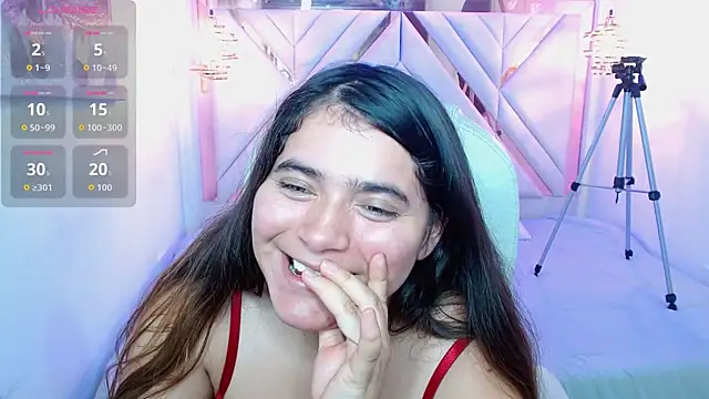 Snapshot of Laurha_ chatting on July 21, 2026, 7:37 pm Laurha online show from July 21, 2026, 7:37 pm